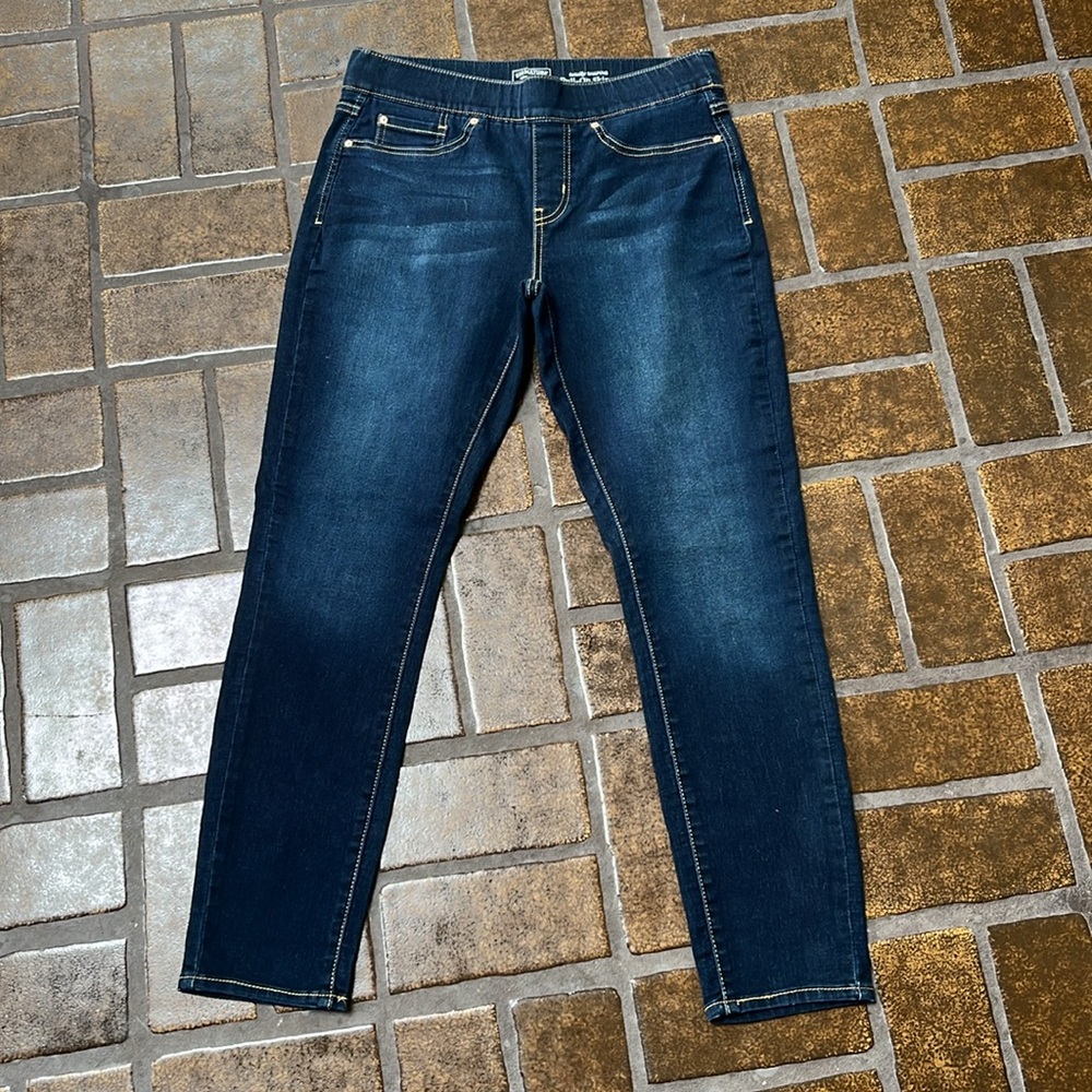 Signature by Levi Strauss Totally Shaping Pull-On Skinny Jean